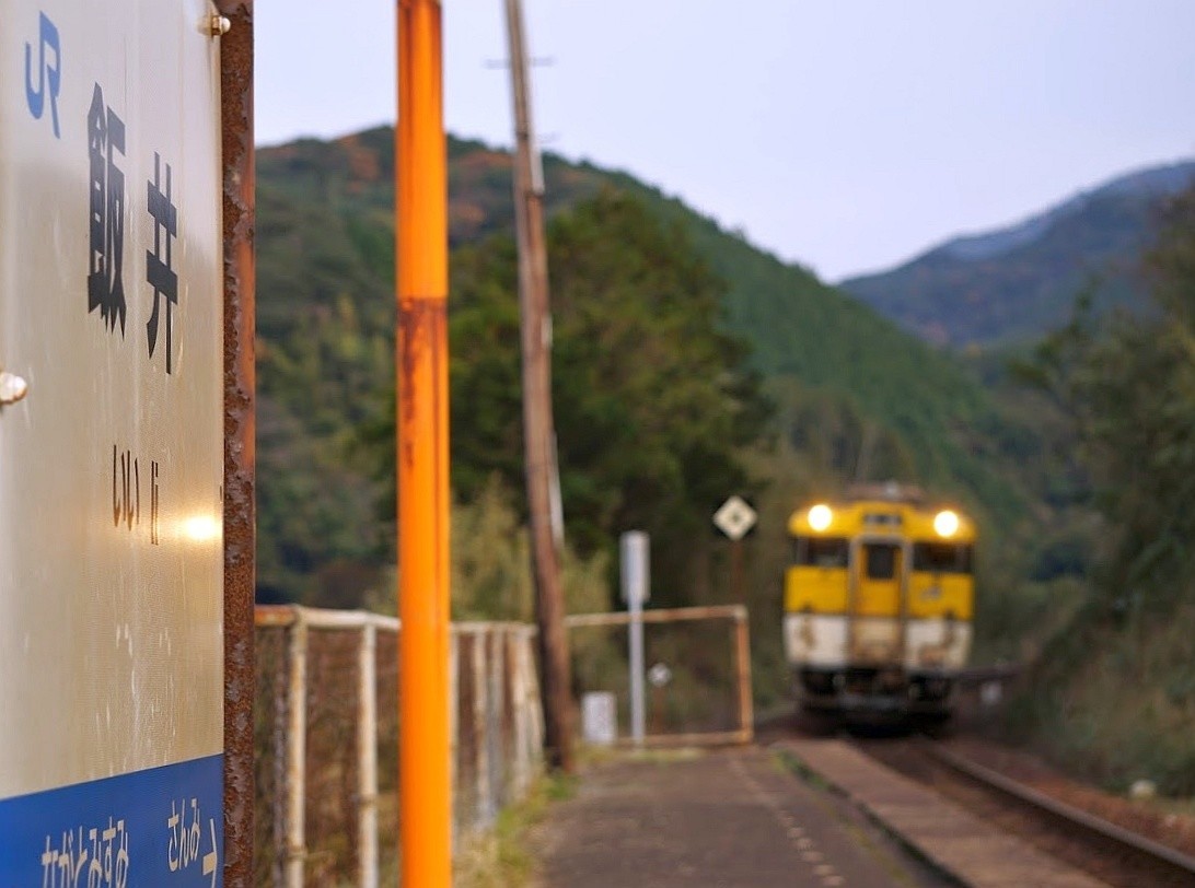 20200406_海の見える踏切_飯井駅