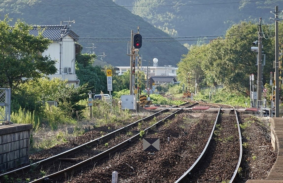 20200406_海の見える踏切_吉見駅_2