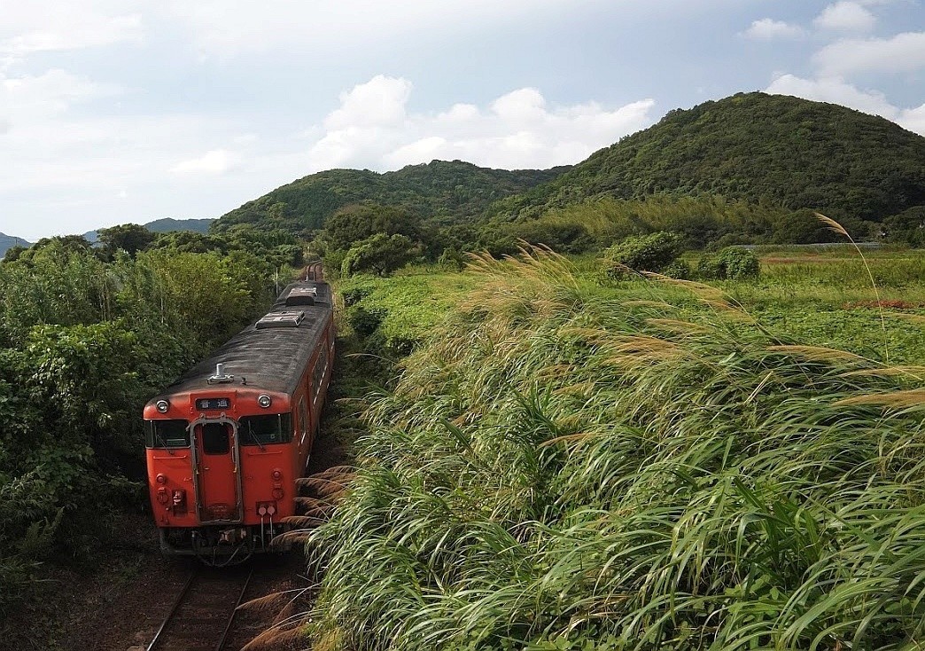 20200406_海の見える踏切_トンネル方向
