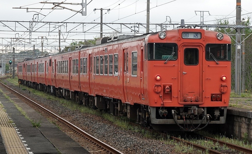 20200406_海の見える踏切_キハ47